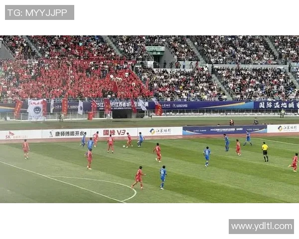 保定容大迎战盐城球队全力争胜展现足球魅力与激情对决