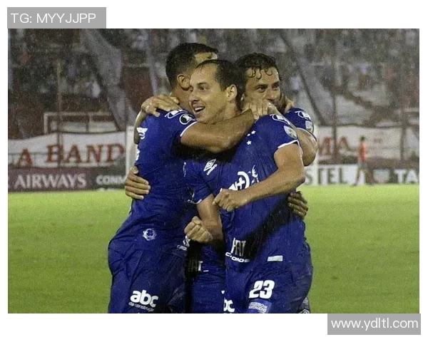 拉腊与克鲁塞罗激战正酣谁能在这场对决中笑到最后