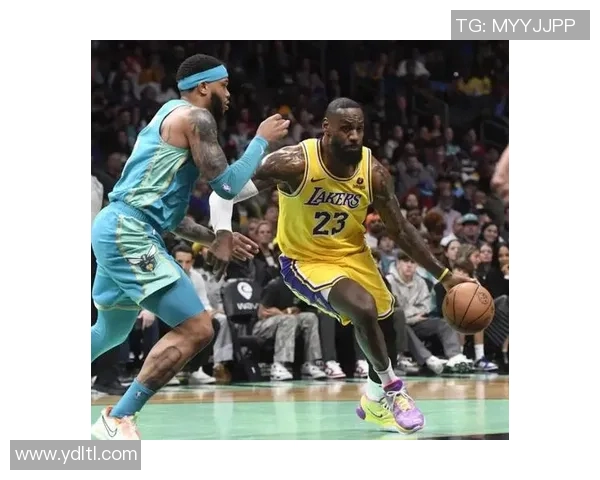 湖人对阵詹姆斯全场狂砍33分精彩表现引发球迷热议 湖人对阵詹姆斯全场狂砍33分精彩表现引发球迷热议