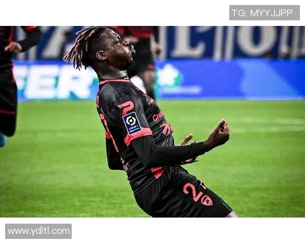 雷恩与波尔多激战正酣比分悬念迭起引发球迷热议 雷恩与波尔多激战正酣比分悬念迭起引发球迷热议