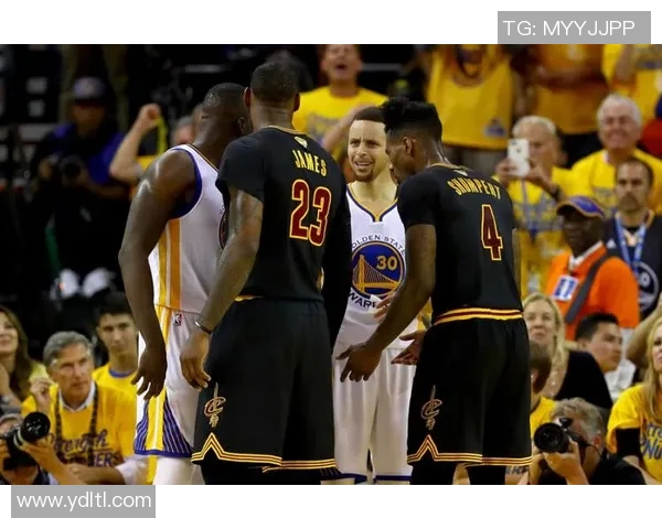 勇士与骑士激战第3场争夺总冠军的关键时刻与精彩瞬间回顾 勇士与骑士激战第3场争夺总冠军的关键时刻与精彩瞬间回顾