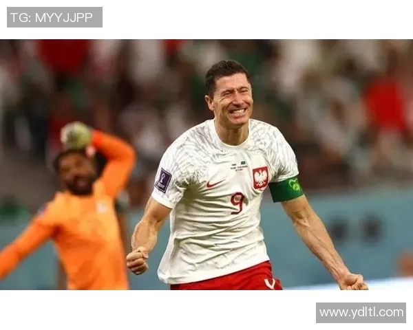 莱万带领球队再创辉煌赛季表现引发球迷热议与期待