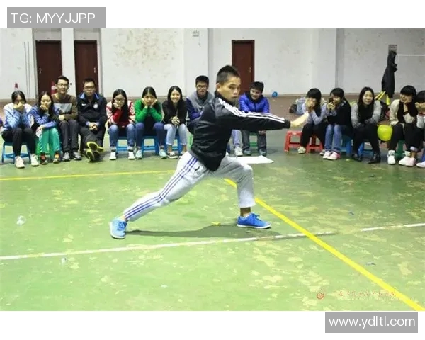 深圳羽毛球队的团队协作之道：从默契配合到共同成长的精彩旅程